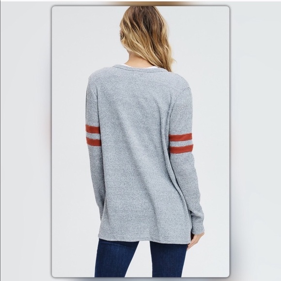 Sporty Long Sleeve Athletic Stripe Gray & Red Top - Picture 4 of 4